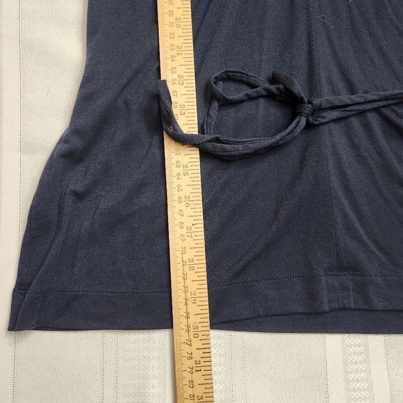 Banana Republic navy blue V neck 3/4 sleeve tie front top size Medium - Picture 8 of 8